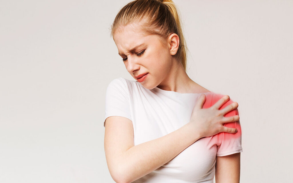 woman with shoulder pain